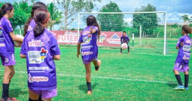 Escolinha Meninas do Futebol destaca importância de unir esporte e educação