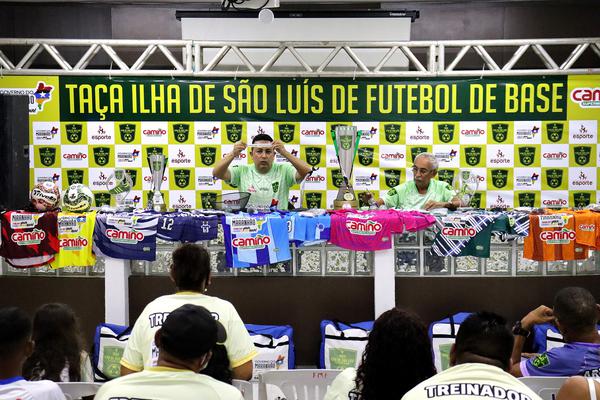 Taça de São Luís distribui kits esportivos para escolinhas de futebol