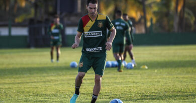 Ferreira se recupera e intensifica parte física para reforçar a Bolívia