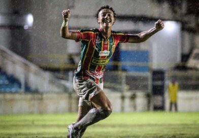 Thiago Rosa celebra primeiro gol como profissional e projeta duelo na Copa do Brasil contra o Fluminense