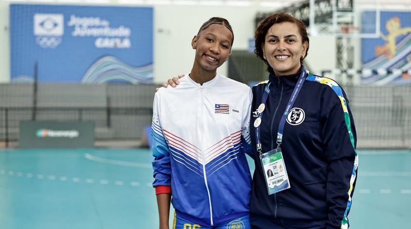 Silvia Helena, ex-atleta olímpica de handebol, vive Jogos da Juventude CAIXA na comissão técnica do Maranhão ao lado de sobrinha